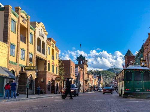 Deadwood Hotel | Mineral Palace Hotel & Gaming