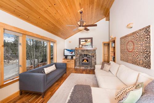 Alpine Meadows Casa | Mineral Springs 3 BR w Hot tub Available in Alpine Meadows