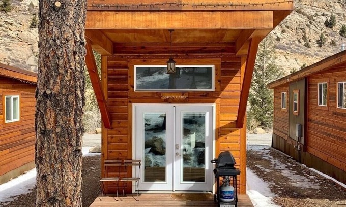Idaho Springs Cabina | Miners Cabin at Base Camp Lodging Company