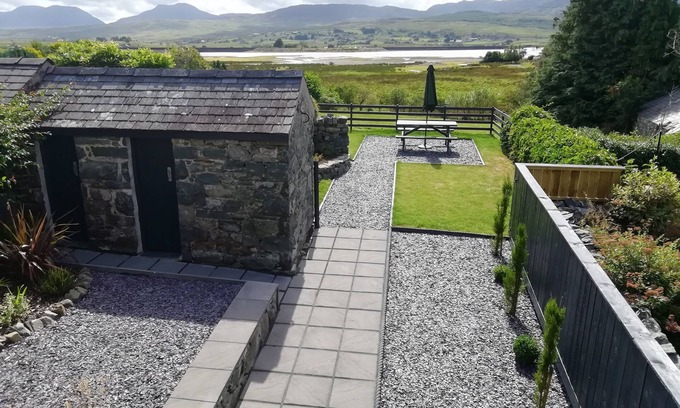 Trawsfynydd Cabaña | MINFFORDD, family friendly, character holiday cottage in Trawsfynydd
