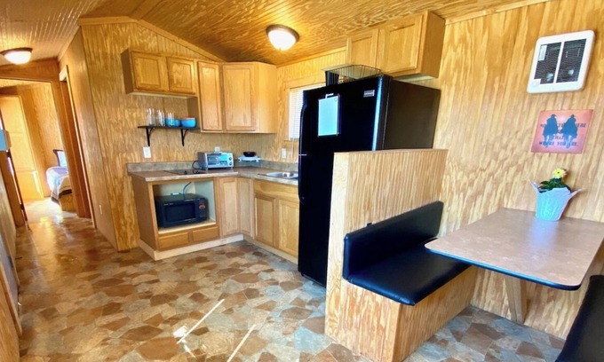Belfield Cabina | Mini Cowboy Cabin - Tiny House near Medora, ND