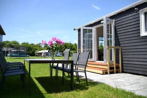 Oostkapelle Chalet De Esquí | Minicamping Shalom
