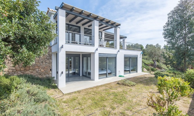 Kilada Casa | Casita Minimalista En Porto Cheli