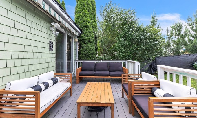 North Providence Casa | Minimal Modern Home Getaway 4 Bedroom Home