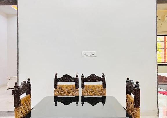 Raipur Apartamento | Minimalist 3BHK Flat in Central Raipur with Office Space