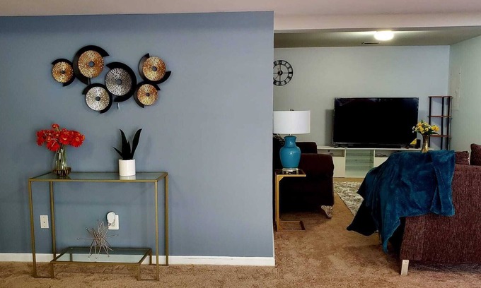 Dumfries Casa | Minimalist Basement Apartment - cozy and spacious for all