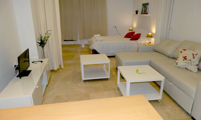 Centro Comercial Apartamento | Minimalist center loft