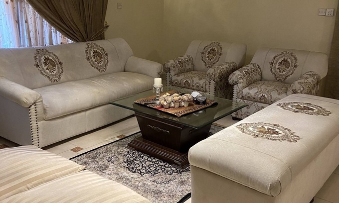 Gulshan-e-Iqbal Casa | Minimalist house, 5 minutes from National Stadium