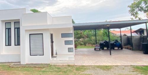 San Juan Bautista Casa | Minimalist House In Chitre