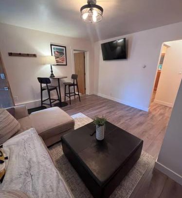 Great Falls Apartamento | Minimalist Urban Unit Sleek 1-Bedroom Sanctuary