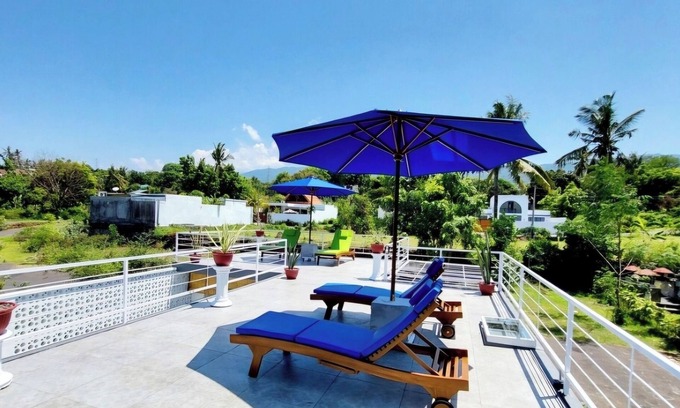 Kalibukbuk Villa | Minimalist Villa with Pool and Rooftop