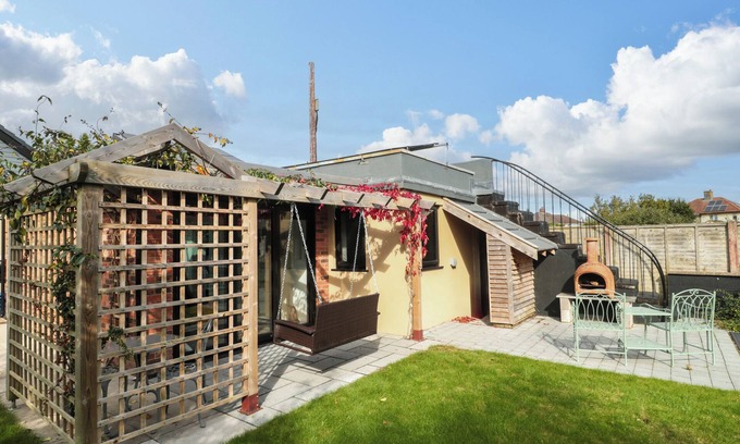 Milton Cabaña | MINIME, pet friendly, with a garden in Weston-Super-Mare