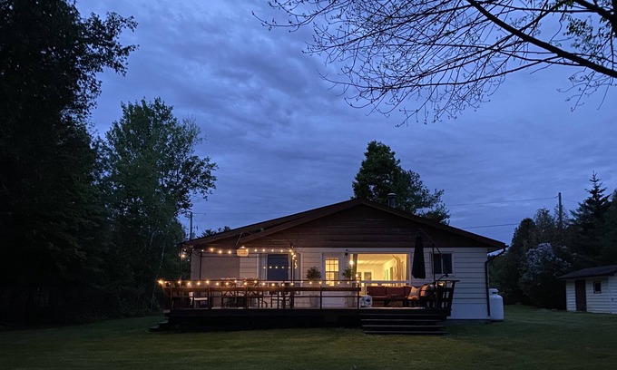 North Algona Wilberforce Cabaña | Mink Lake Waterfront Cottage