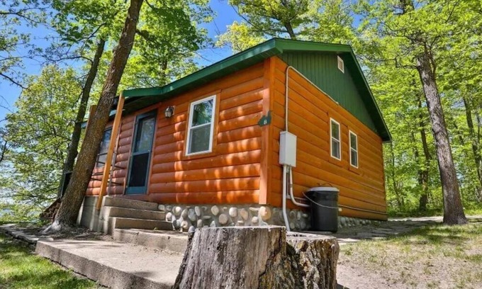 Puposky Cabina | Minnesota Lakefront Cabin - Sunset Views & Prime Fishing Location