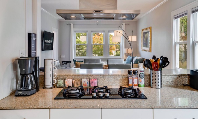 Powderhorn Casa | MINNESTAY* Jewel of Standish ★ Backyard Sauna ★ Steam Shower ★ Work From Home