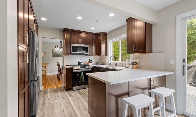 Burnsville Casa | MINNeSTAY* Keating Court |