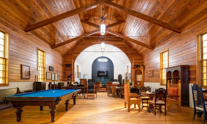 Powderhorn Casa | MINNeSTAY* Lyndale Church Lodge