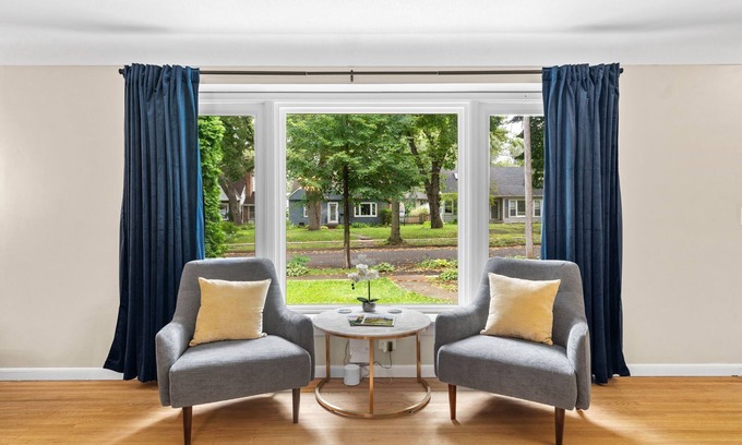 Linden Hills Casa | MINNeSTAY* Minikahda Vista | Hot tub