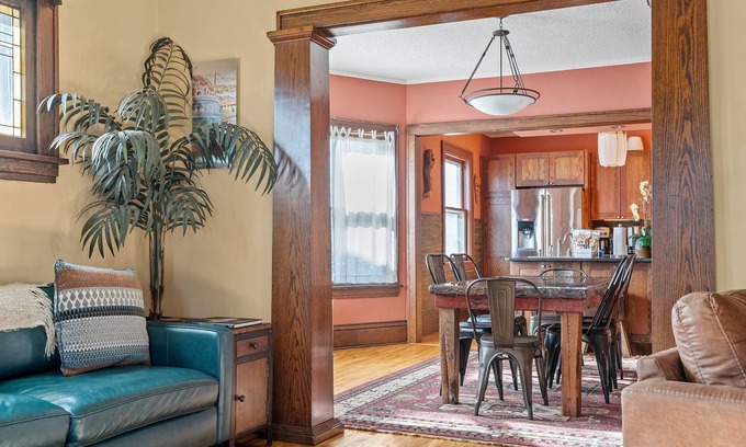 Kingfield Casa | Minnestay * Urban Oasis | Uptown | Walkers Paradise | Chain of Lakes