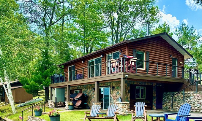 Minocqua Casa | Minocqua Country Club Cottage located on Lake Minocqua!
