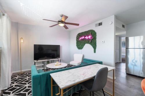 Hyde Park Apartamento | Mins 2 Downtown - King Bed - Private Stays