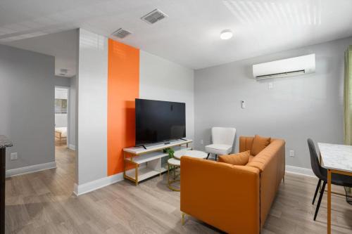 Hyde Park Apartamento | Mins 2 Dwntown - Private Retreat - King Bed