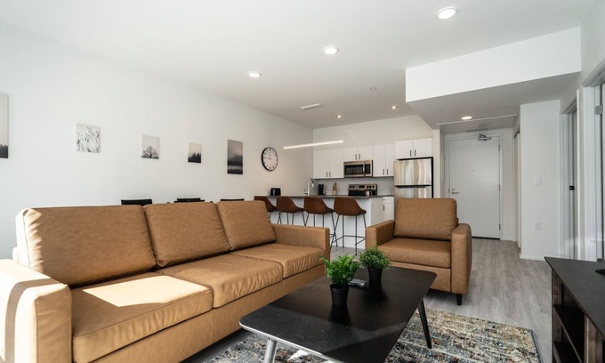 Birds Hill Condominio | Mins from DT + Luxury 1 Bed (104+1755)