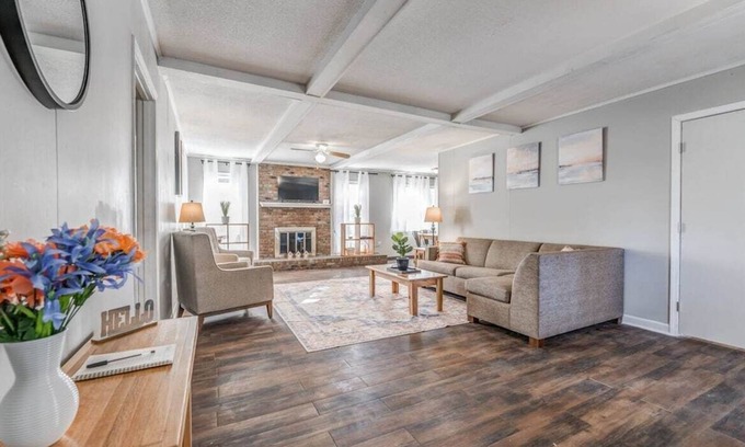 Ellendale Casa | Mins from Parks, Hiking, & Dining- Brick Bungalow
