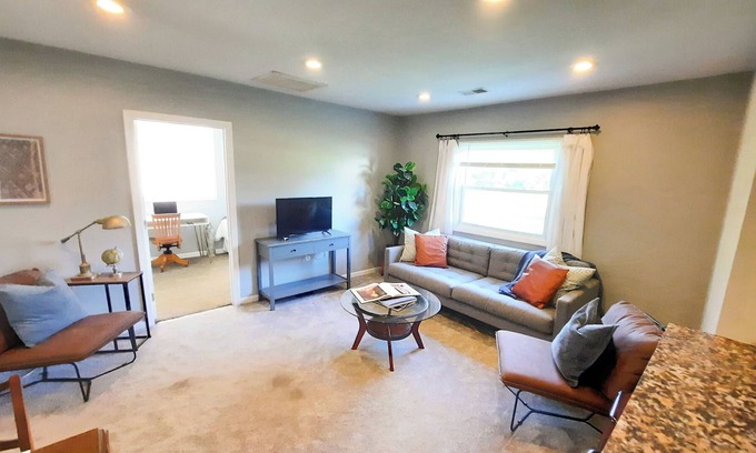 Davison Casa | Mins to Creekside Acres Event Barn, Cozy 3 bedrooms in the country