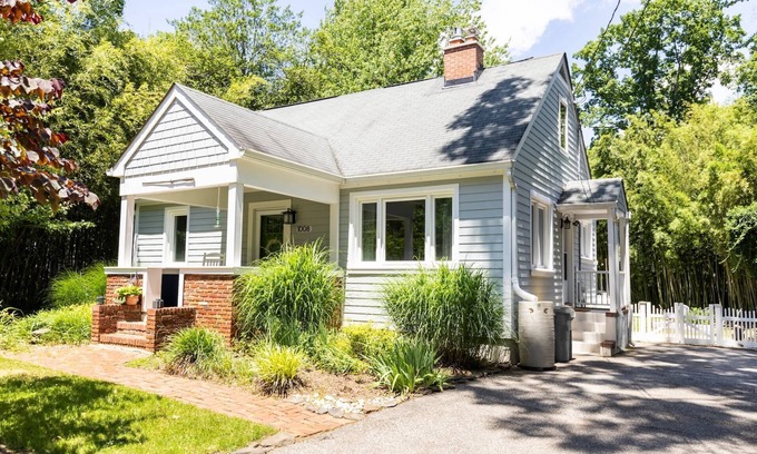 Annapolis Casa | Mins to Downtown in Waterfront community at Pet-friendly Pinecrest Bungalow