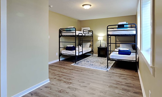 Indianapolis Casa | Mins to Downtown & Raceway! Rookwood Retreat 1 & 2