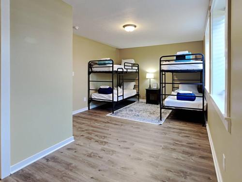 Indianapolis Casa | Mins to Downtown & Raceway Rookwood Retreat 1 & 2
