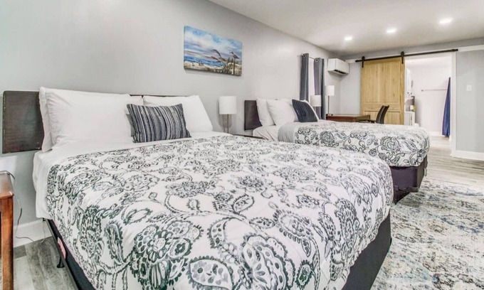 West Pensacola Apartamento | Mins to Downtown & the Beach! Comfy Myrtle Suite