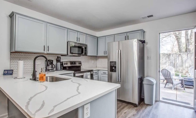 University District Casa | Mins to Downtown & U of Memphis! High Point Duet