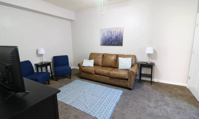 Windsor Park Apartamento | Mins to mass Ave -Workspace, Smart TV & AC