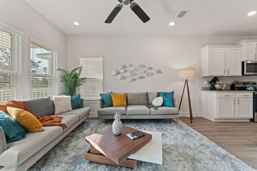 Ono Island Casa | Mins to the Beach/King Beds/Arcade-Snowbird Deals!