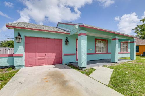 Fort Pierce Casa | Mins to the Coast Port St Lucie Home with Lanai!