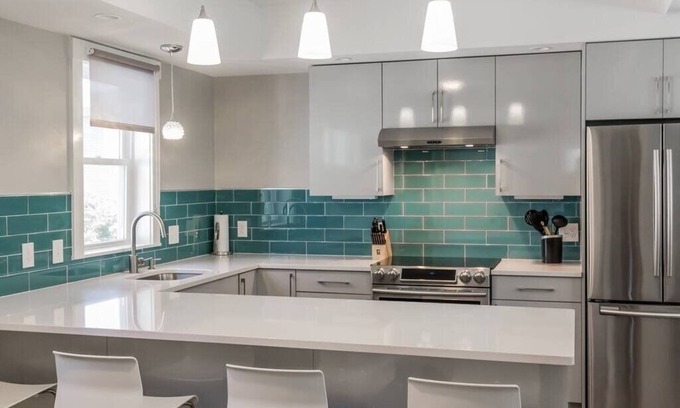 Munjoy Hill Apartamento | Mint Ocean Promenade Condo, Steps to Old Port