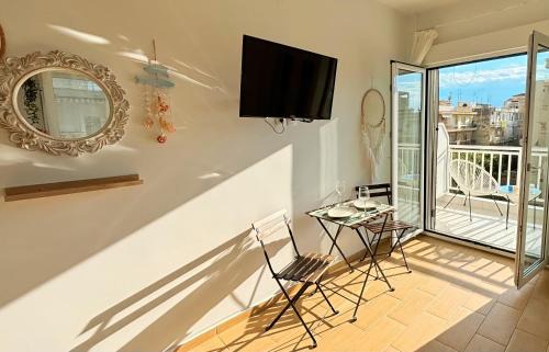 Perea Apartamento | Minu sonniges Studio in direkter Strandnähe, schnelles Internet, freies Parken, nahe Flughafen