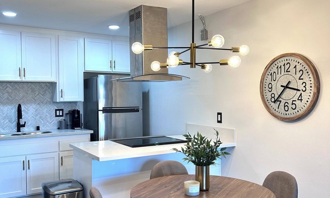 Carlsbad Condominio | Minutes from Carlsbad Downtown and Beach