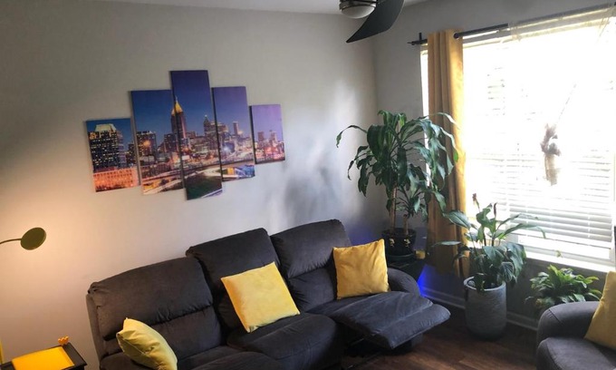 Northeast Raleigh Casa | minutes from downtown 3br stylishhome-free parking