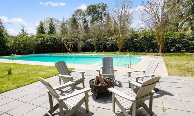 Easton Casa | Minutes from Downtown Easton and St. Michaels | Kayaks | Pool | Private Dock