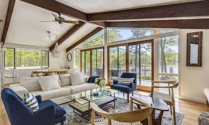 Wye Mills Casa | Mill Creek - Cool Cool Waterfront Home - ¡Piscina, parrilla, muelle, kayaks!