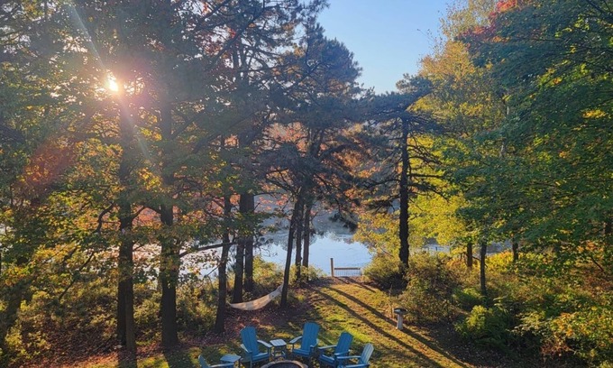Long Pond Casa | Minutes from KALAHARI and CAMELBACK, LAKEFRONT RETREAT! Sleeps10+, GameRm