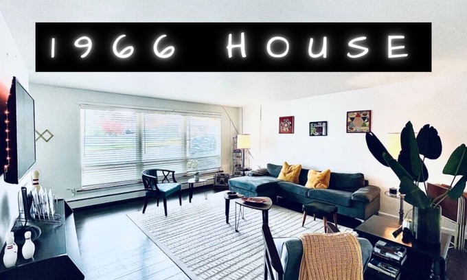 Green Bay Casa | 🏈 Minutes from Lambeau 5 bdrms Heated Garage Home Theatre Game Room