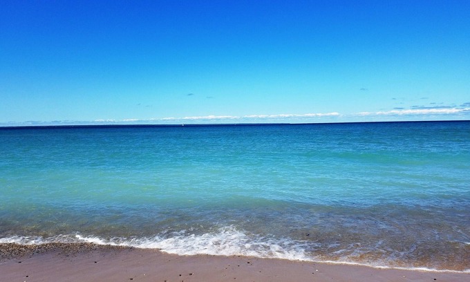 Cheboygan Casa | MINUTOS DE MACKINAW: LAGO HURON LAKEFRONT COTTAGE W / GORGEOUS, WALK-ABLE BEACH