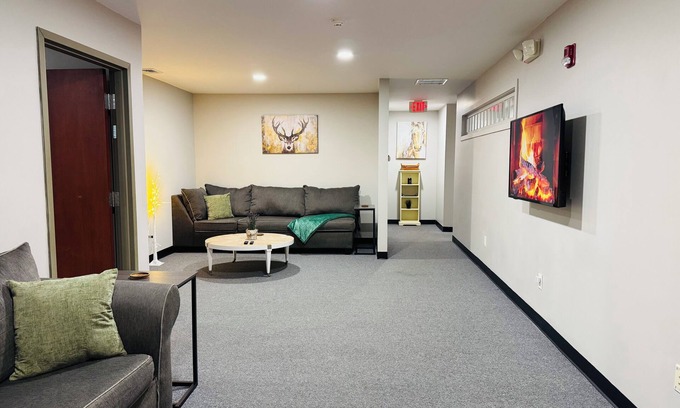 Bethany Apartamento | Quiet setting, not far from where you need to be!