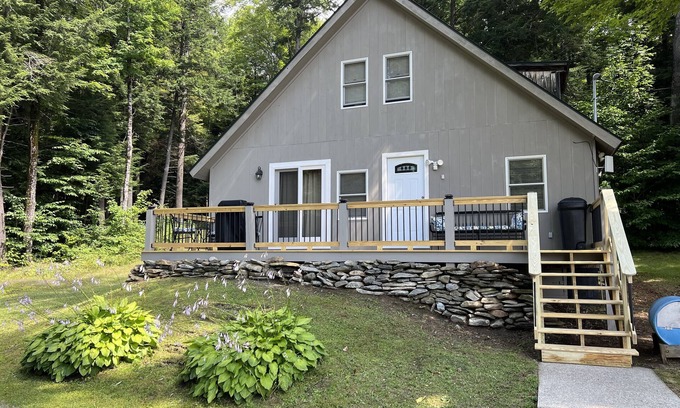 South Londonderry Chalet De Esquí | A minutos de Stratton Mountain por menos dinero