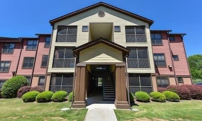 Athens Condominio | Minutes from Sanford Stadium, Downtown Athens, Gated Community