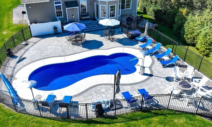 Saratoga Springs Casa | Minutes from Saratoga Race Track! 5 bedroom home with resort style backyard